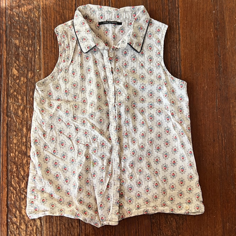 Akiabara Sleeveless Floral Button-Front Top - White with Pink Accents